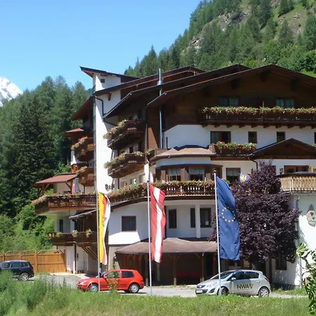 Alpin Panoramahotel Laerchenhof 호텔