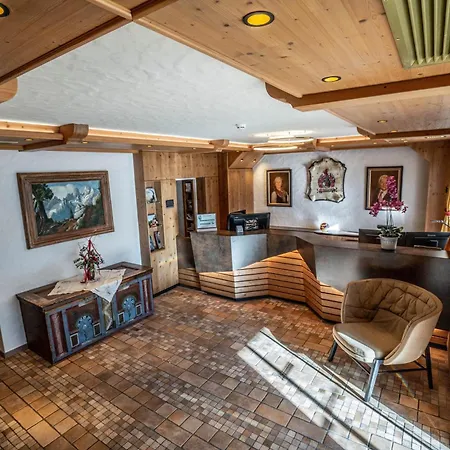 Alpin Panoramahotel Laerchenhof Hotel 4*
