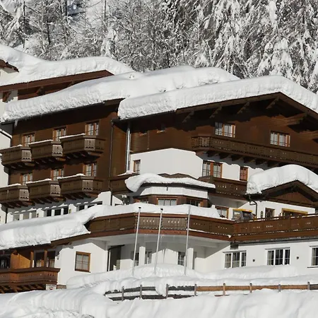 호텔 Alpin Panoramahotel Laerchenhof 하일리겐불루트