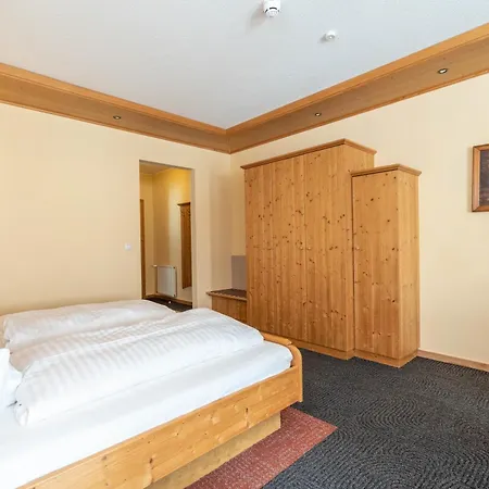 Alpin Panoramahotel Laerchenhof 호텔