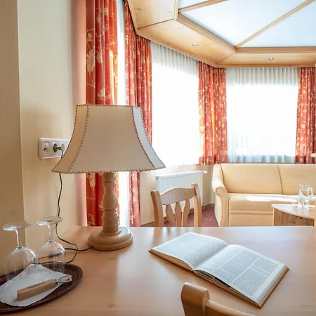 酒店 Alpin Panoramahotel Laerchenhof 4*