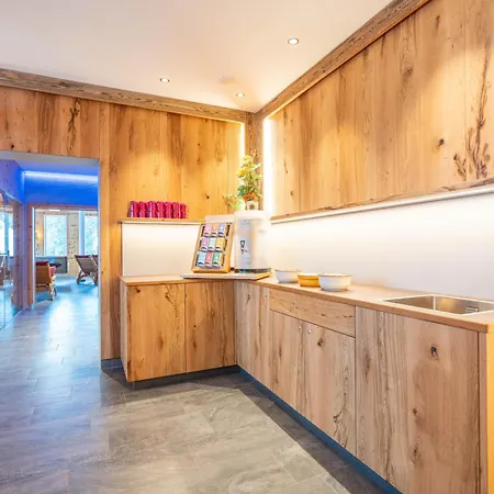 Alpin Panoramahotel Laerchenhof 4* 海利根布卢特