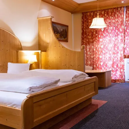 Alpin Panoramahotel Laerchenhof 酒店 海利根布卢特