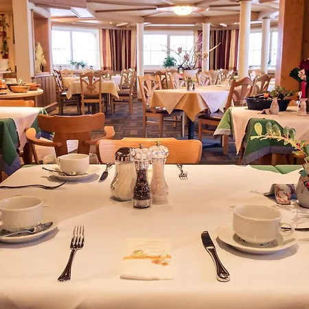 Alpin Panoramahotel Laerchenhof Hotel