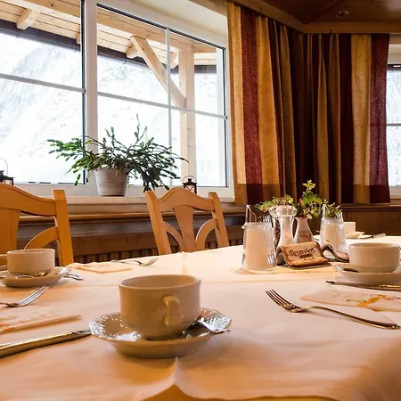 酒店 Alpin Panoramahotel Laerchenhof 海利根布卢特
