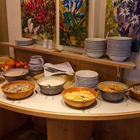 Hotell Alpin Panoramahotel Laerchenhof 4*
